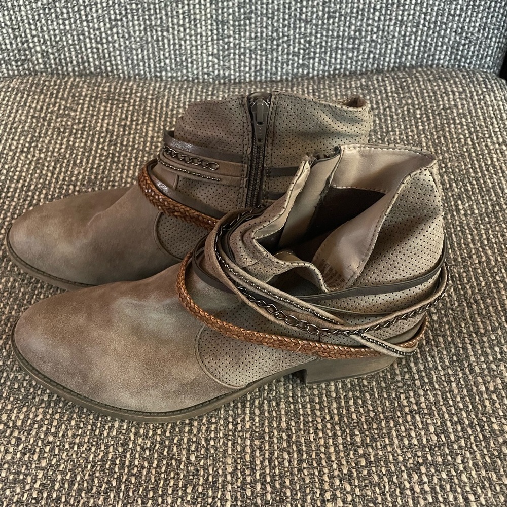 size 10 cowboy booties with zipper